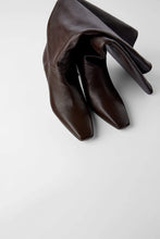 Load image into Gallery viewer, Soft Leather Heels
